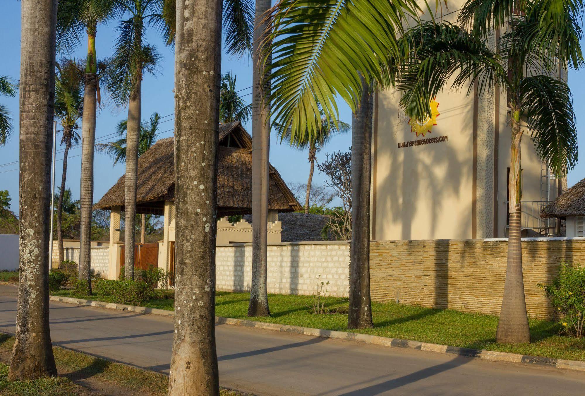 Neptune Paradise Beach Resort & Spa Galu Esterno foto