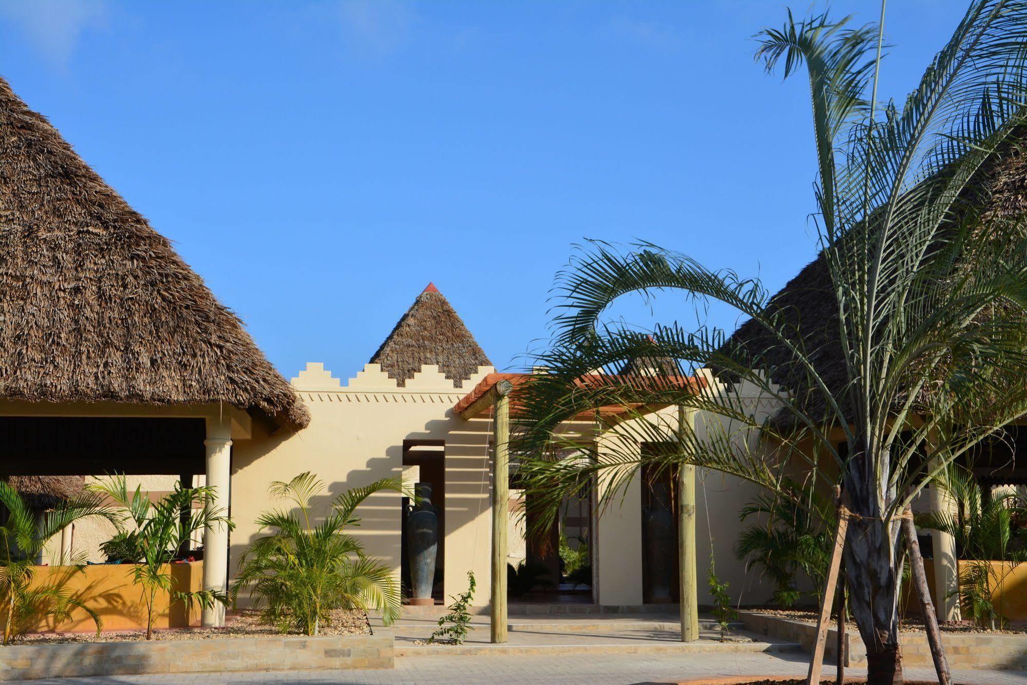 Neptune Paradise Beach Resort & Spa Galu Esterno foto