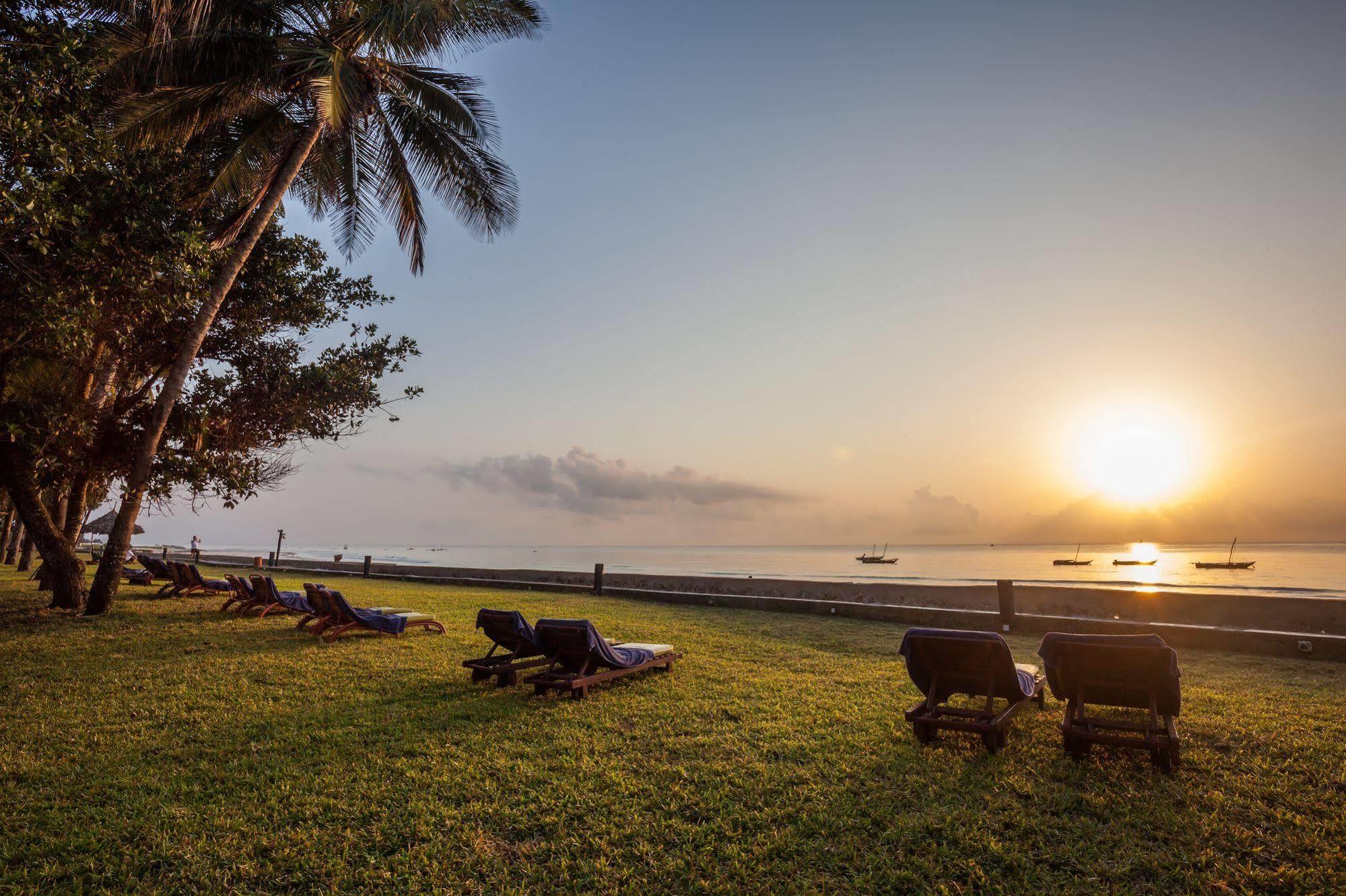 Neptune Paradise Beach Resort & Spa Galu Esterno foto