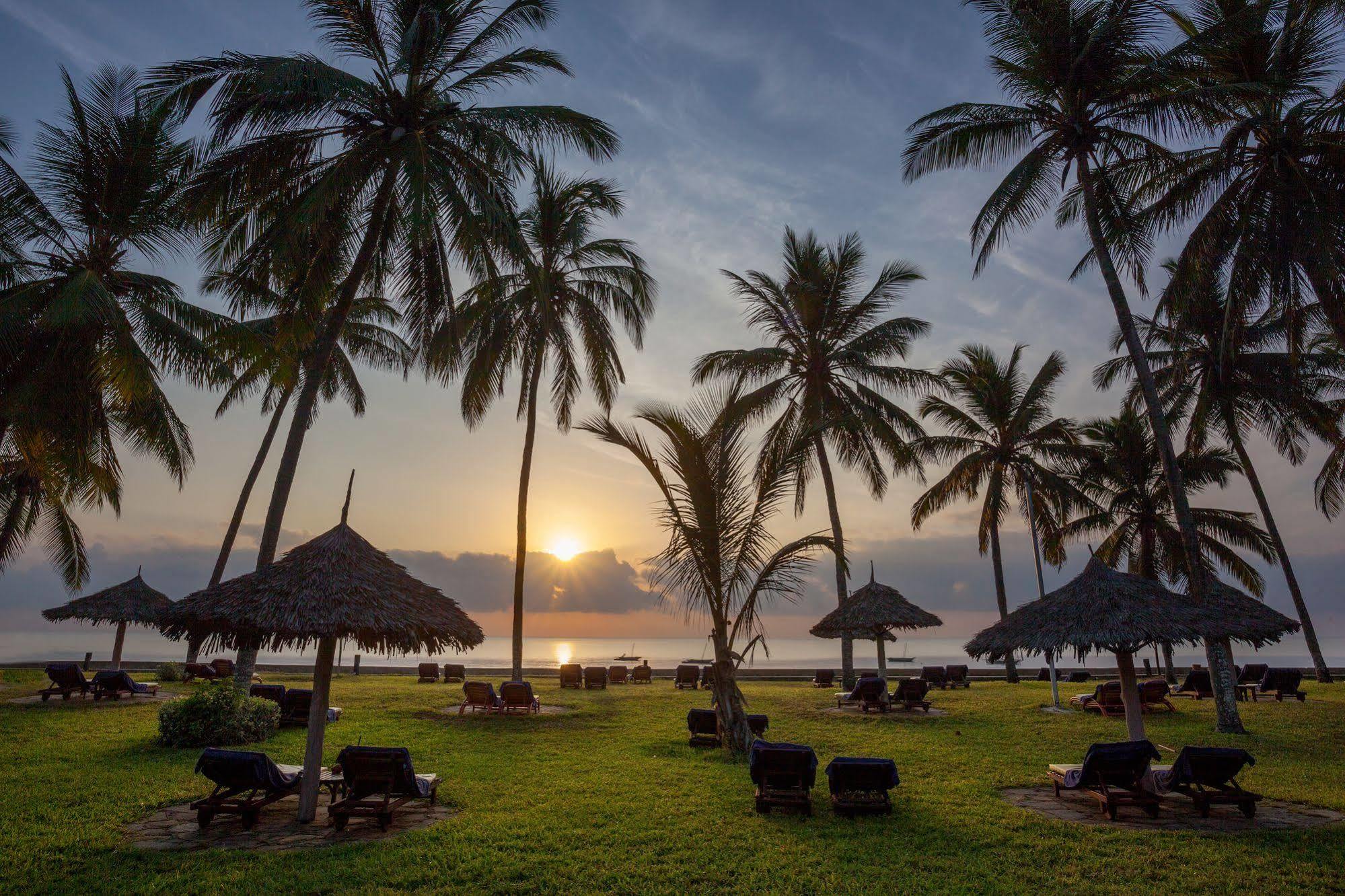 Neptune Paradise Beach Resort & Spa Galu Esterno foto